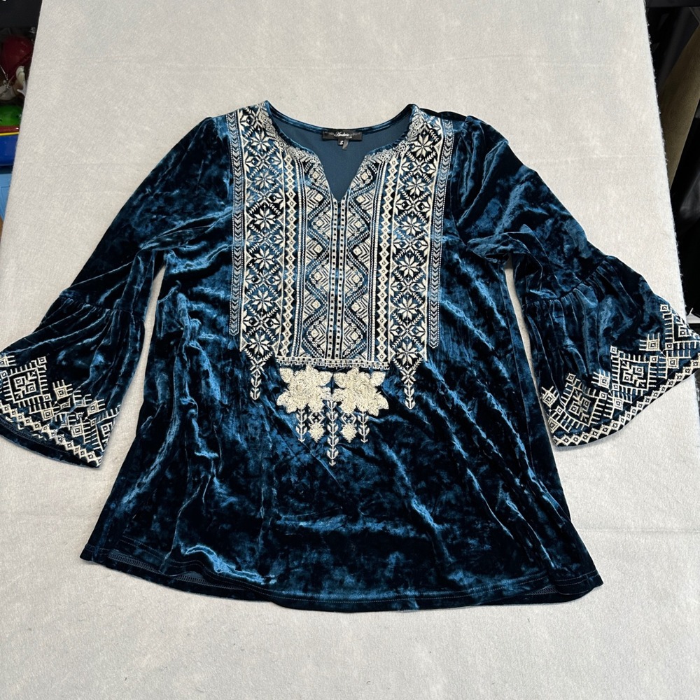 Andree by UNIT Teal Blue Crushed Velvet Embroidered Bell Sleeve Tunic Top M13637